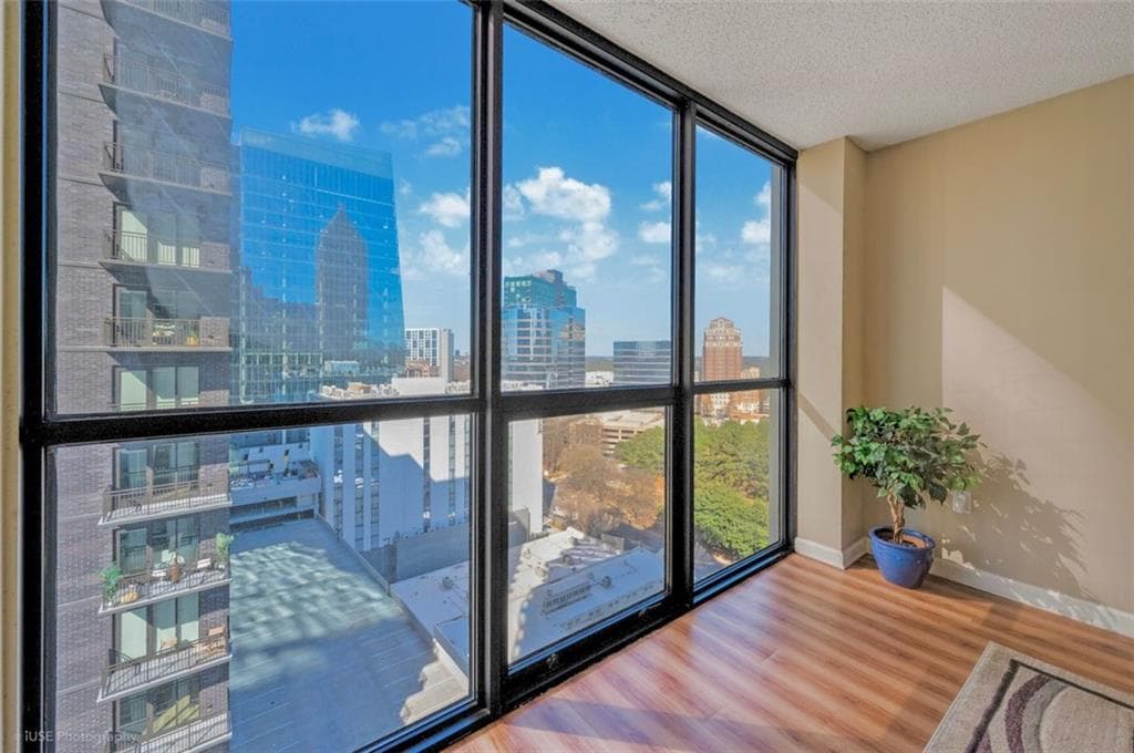1 bedroom, 1 bathroom, 625 sq ft condominium sold at 1280 W PEACHTREE Street 2302, Atlanta, GA 30309