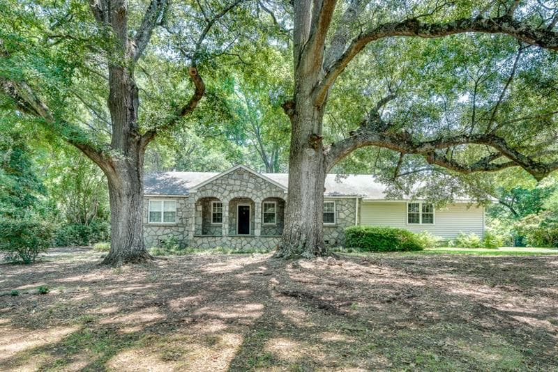 5 bedroom, 3 bathroom single family residence sold at 1110 Asbury Street, Oxford, GA 30054