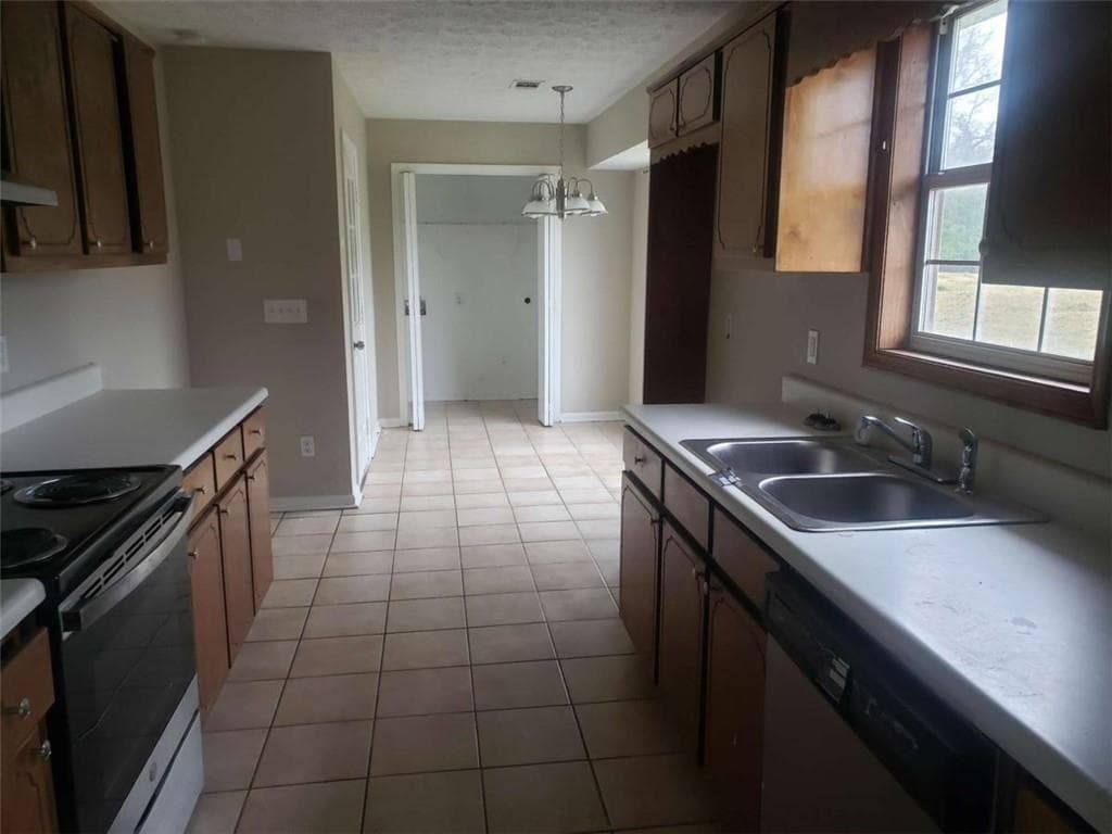 3 bedroom, 2 bathroom single family residence sold at 10 Oak Wood Lane, Covington, GA 30016