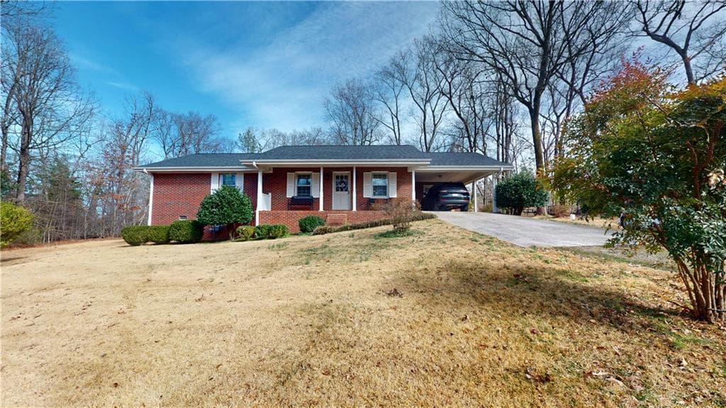2 bedroom, 2 bathroom single family residence sold at 1995 Rock Creek Road, Toccoa, GA 30577
