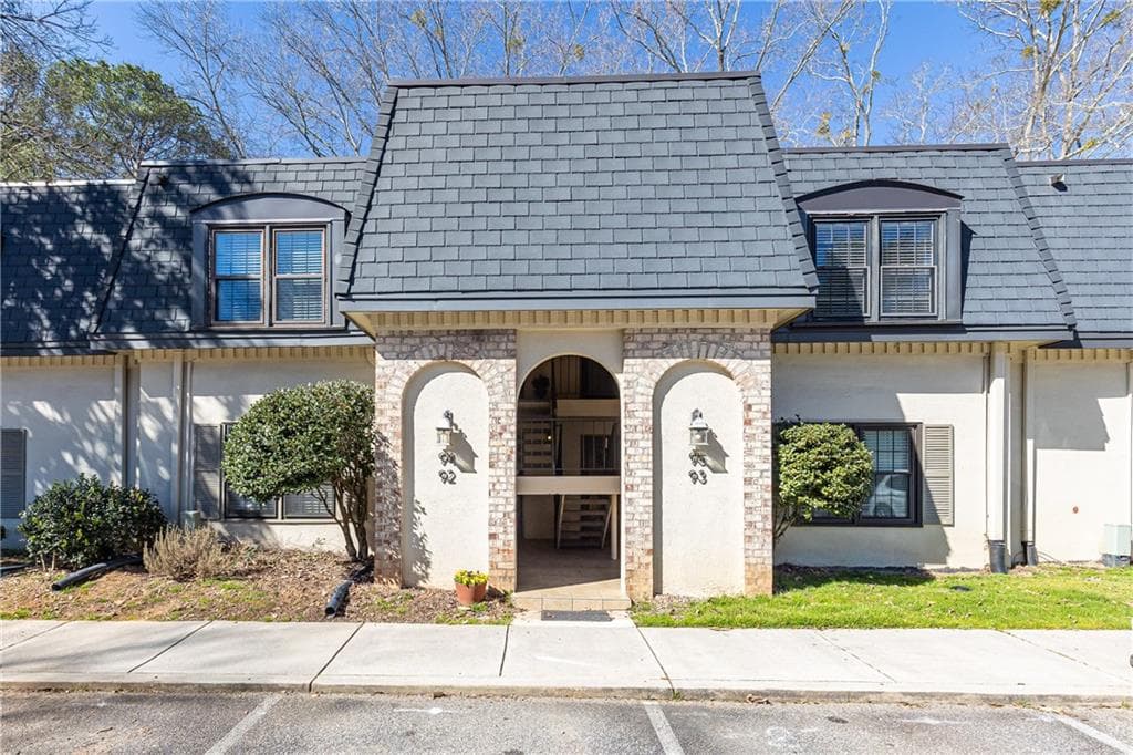 2 bedroom, 2 bathroom condominium sold at 93 Verlaine Place, Atlanta, GA 30327