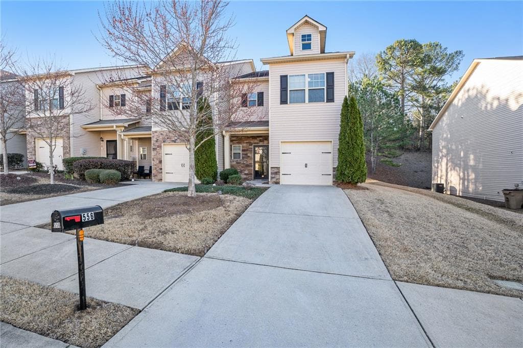 3 bedroom, 3 bathroom townhouse sold at 556 Oakside Place, Acworth, GA 30102
