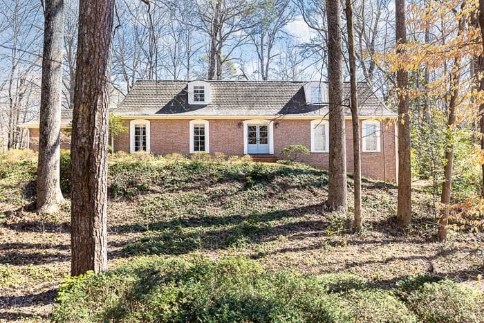 5 bedroom, 4 bathroom single family residence sold at 4095 Glen Devon Drive, Atlanta, GA 30327