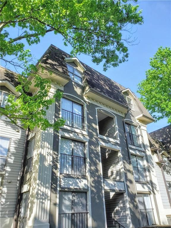 1 bedroom, 1 bathroom condominium sold at 2657 Lenox Road 29-1, Atlanta, GA 30324