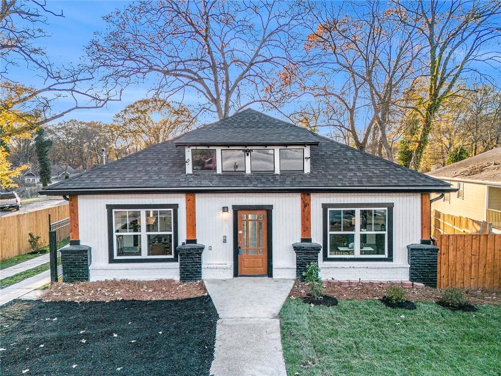 3 bedroom, 3 bathroom single family residence sold at 896 Hollywood Road, Atlanta, GA 30318