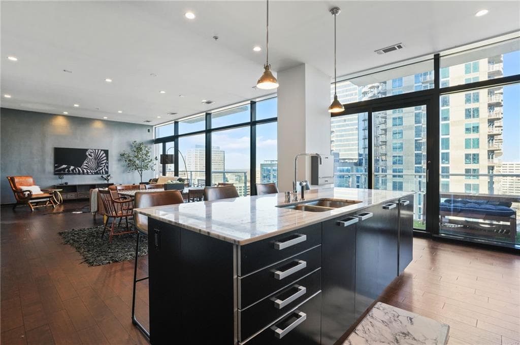 1 bedroom, 2 bathroom condominium sold at 45 Ivan Allen Jr Boulevard 1706, Atlanta, GA 30308