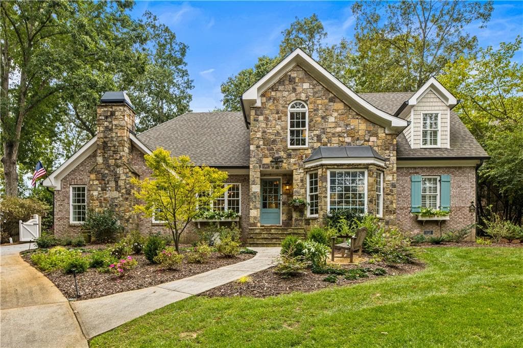 4 bedroom, 5 bathroom single family residence sold at 1993 Mount Vernon Place, Dunwoody, GA 30338