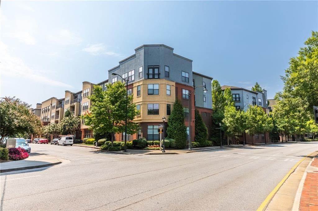 2 bedroom, 2 bathroom condominium sold at 400 17th Street NW 1304, Atlanta, GA 30363