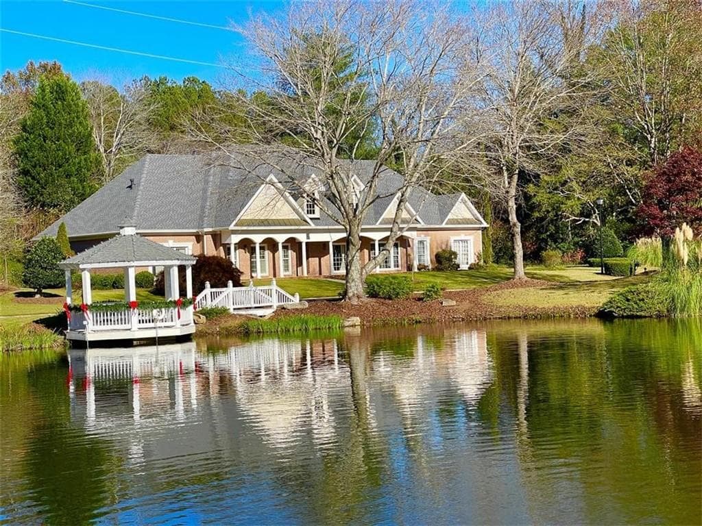 4 bedroom, 5 bathroom single family residence sold at 6000 E Andechs Summit, Johns Creek, GA 30097
