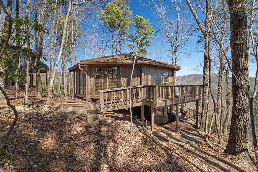 2 bedroom, 2 bathroom single family residence sold at 254 Treetopper Circle, Big Canoe, GA 30143