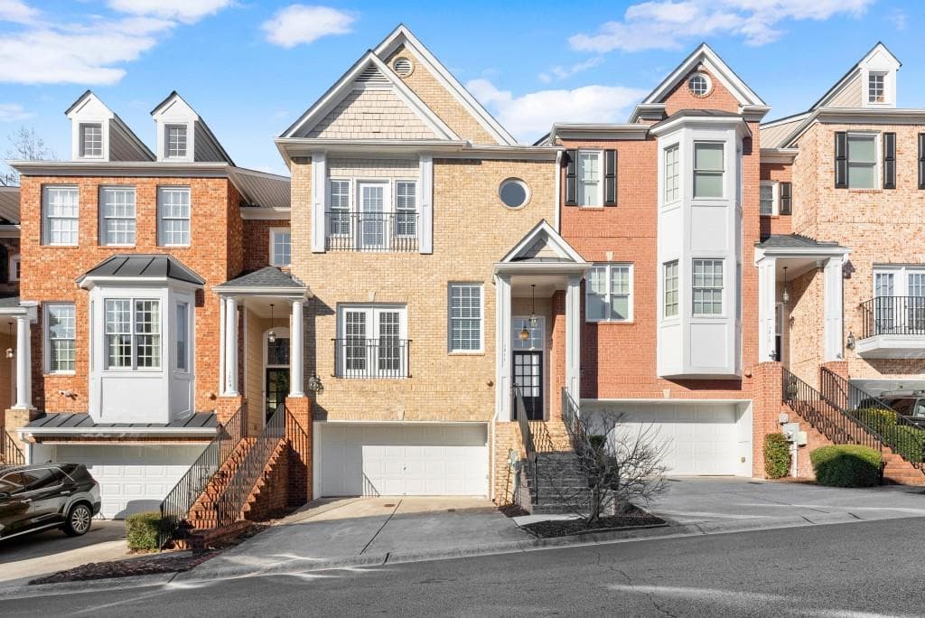 3 bedroom, 4 bathroom townhouse sold at 1211 Comet View Trail, Smyrna, GA 30082