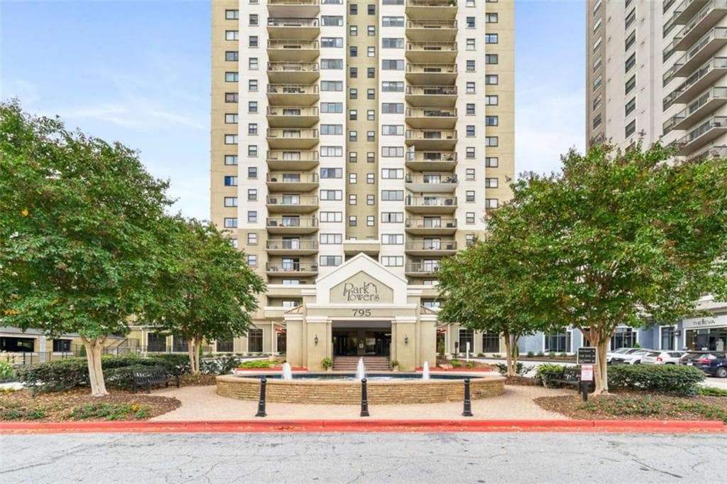 2 bedroom, 1 bathroom, 975 sq ft condominium sold at 795 Hammond Drive 801, Atlanta, GA 30328
