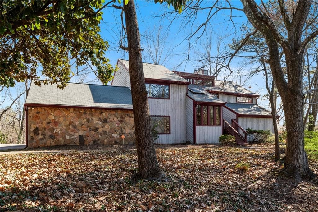 6 bedroom, 5 bathroom, 4,516 sq ft single family residence sold at 250 Bruton Way, Atlanta, GA 30342
