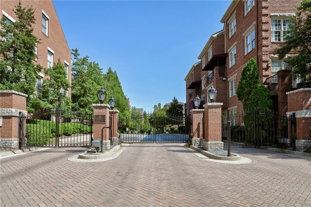 2 bedroom, 3 bathroom condominium sold at 1735 Peachtree Street 227, Atlanta, GA 30309