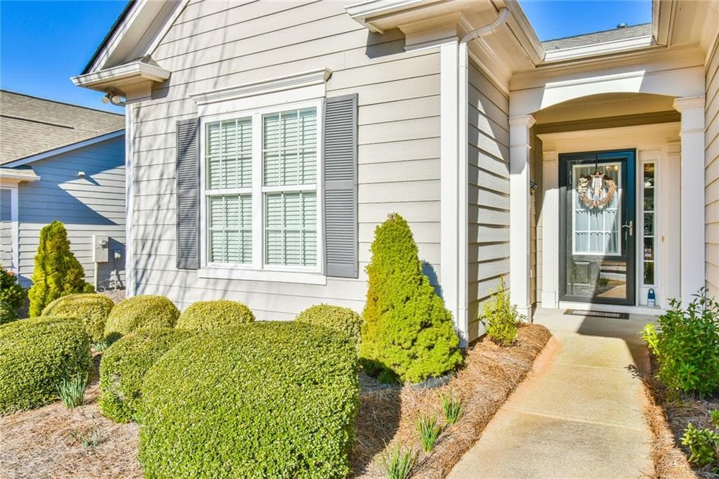 2 bedroom, 2 bathroom single family residence sold at 5981 Chimney Rock Drive, Hoschton, GA 30548