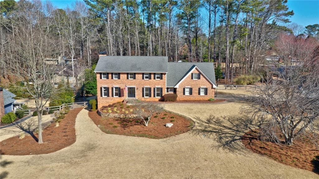 5 bedroom, 4 bathroom single family residence sold at 2805 Roxburgh Drive, Roswell, GA 30076