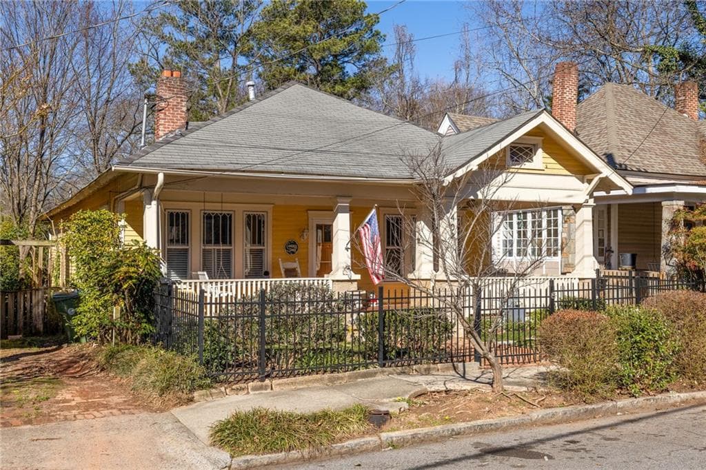 3 bedroom, 2 bathroom single family residence sold at 404 Oakdale Road, Atlanta, GA 30307