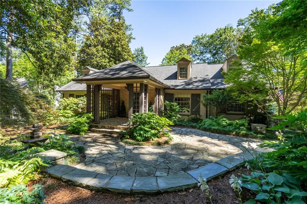 5 bedroom, 5 bathroom single family residence sold at 690 Old Ivy Road, Atlanta, GA 30342