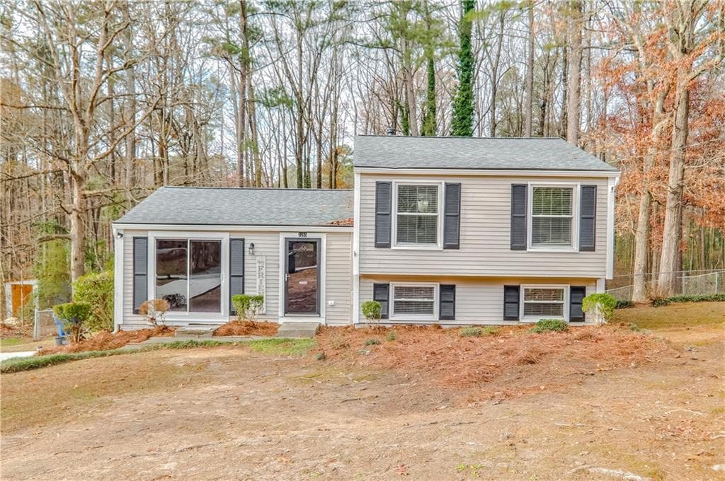 3 bedroom, 2 bathroom single family residence sold at 3265 Newcastle Way, Snellville, GA 30039