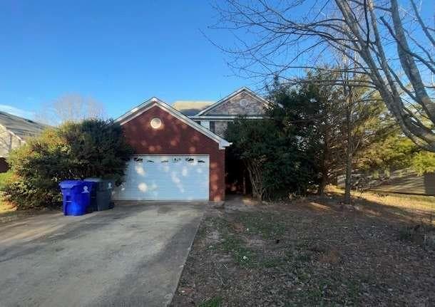 3 bedroom, 3 bathroom single family residence sold at 304 Klinetop Drive, Mcdonough, GA 30253