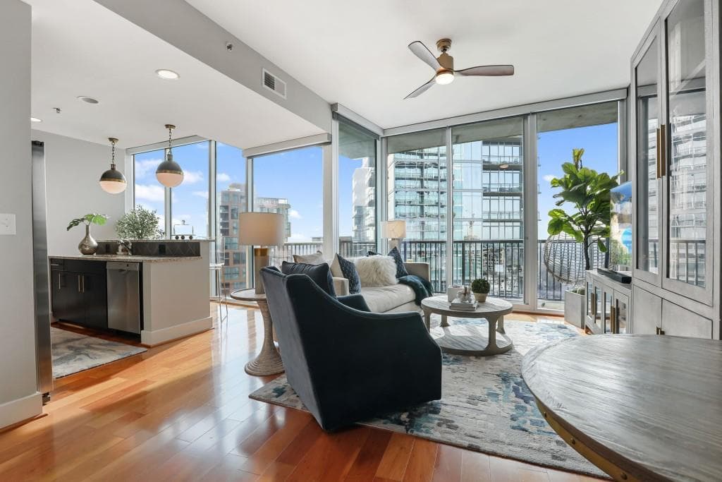 1 bedroom, 1 bathroom condominium sold at 1080 Peachtree Street 2807, Atlanta, GA 30309