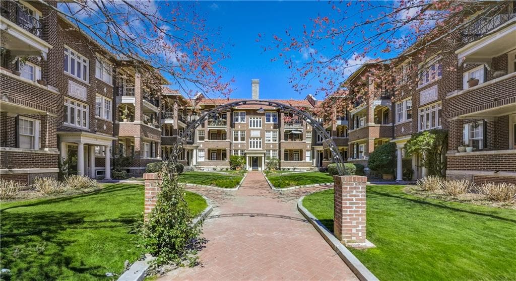 2 bedroom, 1 bathroom, 910 sq ft condominium sold at 198 Ponce De Leon Avenue 2A, Atlanta, GA 30308