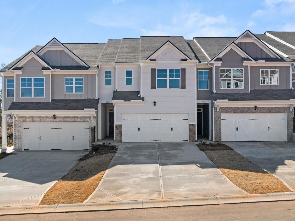 3 bedroom, 3 bathroom townhouse sold at 6662 Corryton Street, Flowery Branch, GA 30542