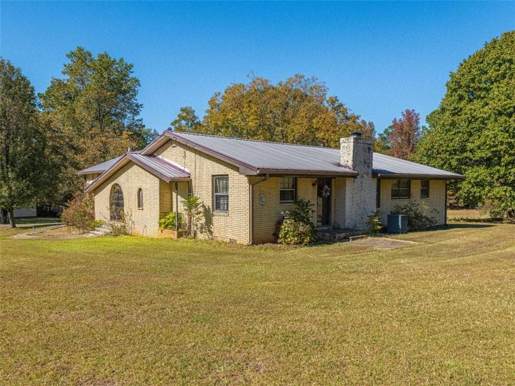 3 bedroom, 2 bathroom single family residence sold at 8736 Camp Road, Winston, GA 30187