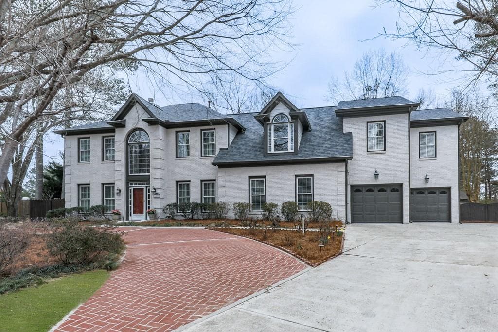 5 bedroom, 5 bathroom single family residence sold at 4880 Hunters Oaks Lane, Alpharetta, GA 30009