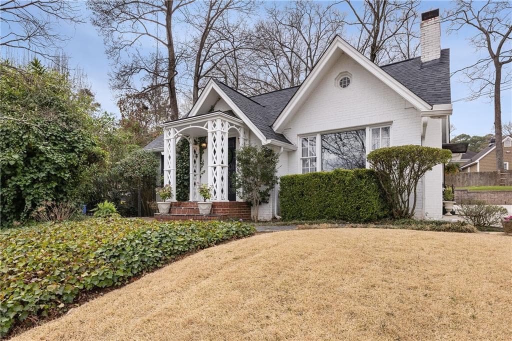 3 bedroom, 2 bathroom, 1,894 sq ft single family residence sold at 2044 Cottage Lane, Atlanta, GA 30318