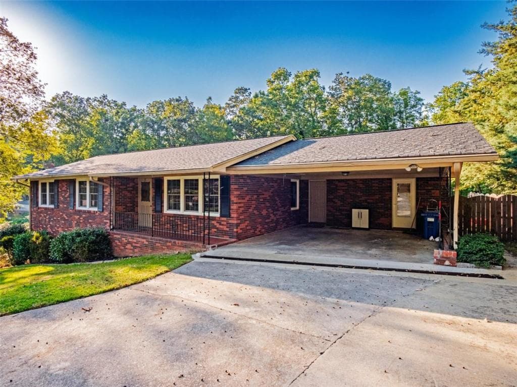 4 bedroom, 3 bathroom single family residence sold at 390 Mountain View Drive, Gainesville, GA 30501