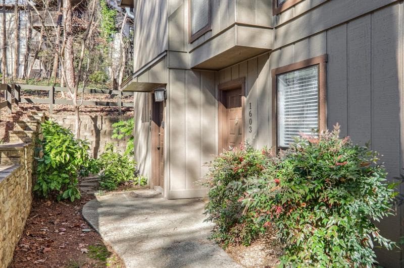 2 bedroom, 1 bathroom condominium sold at 1603 Cumberland Court, Smyrna, GA 30080