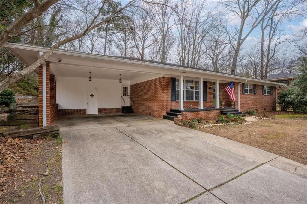 3 bedroom, 2 bathroom single family residence sold at 387 Hollywood Circle, Gainesville, GA 30501