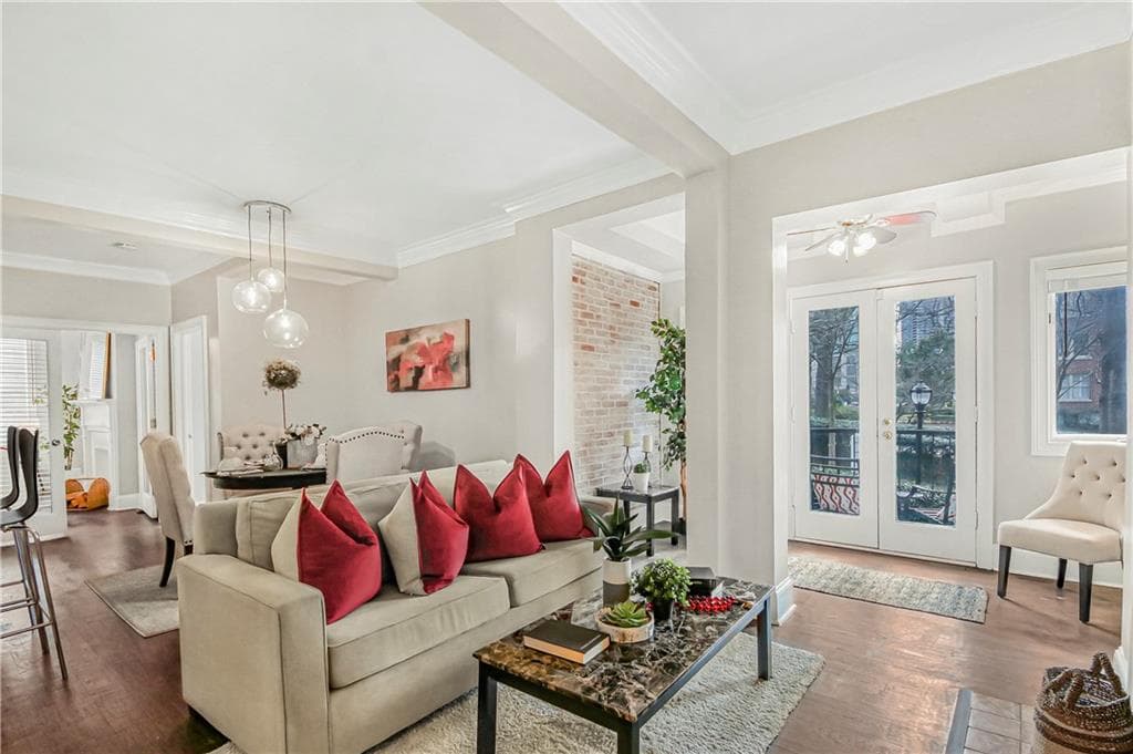 2 bedroom, 2 bathroom, 1,266 sq ft condominium sold at 2840 Peachtree Road 301, Atlanta, GA 30305