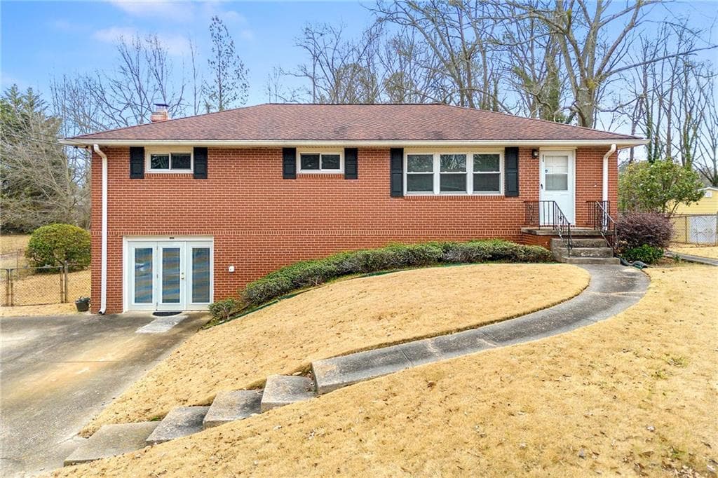 3 bedroom, 3 bathroom single family residence sold at 3406 Woodview Drive, Smyrna, GA 30082
