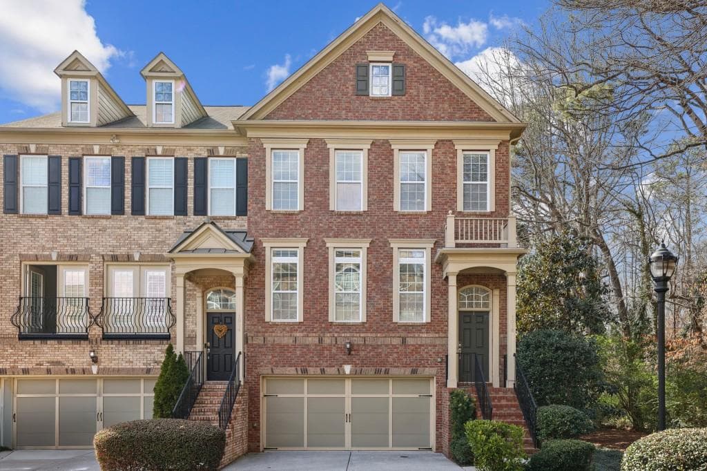 4 bedroom, 4 bathroom townhouse sold at 1016 Parkmont Way, Decatur, GA 30033