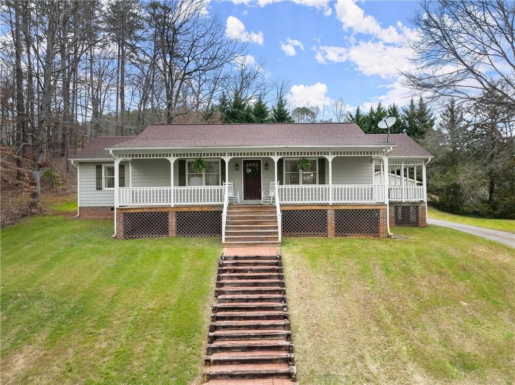 3 bedroom, 2 bathroom single family residence sold at 217 Oak Cliff Drive, Toccoa, GA 30577