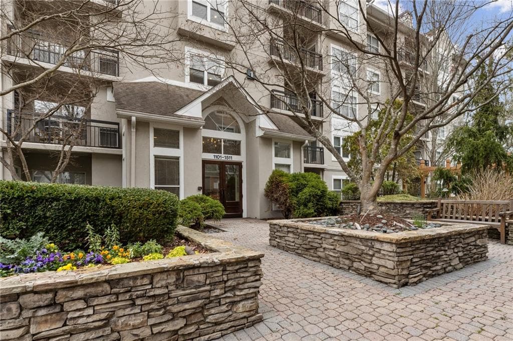 2 bedroom, 2 bathroom condominium sold at 1302 River Green Drive 1302, Atlanta, GA 30327
