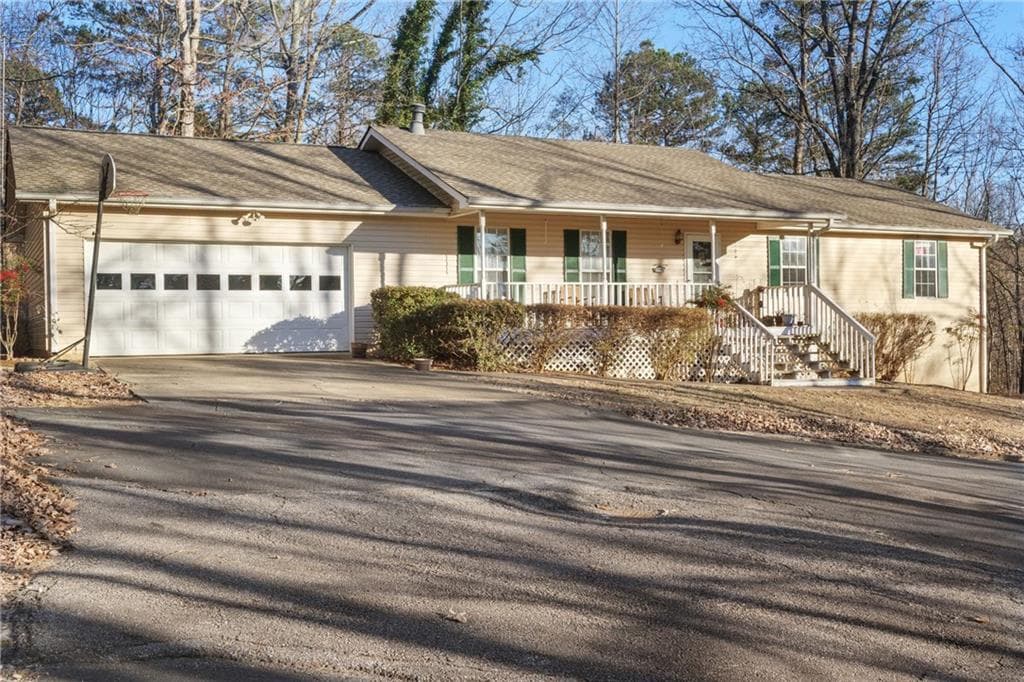 3 bedroom, 2 bathroom single family residence sold at 318 Hardwood Drive, Cleveland, GA 30528