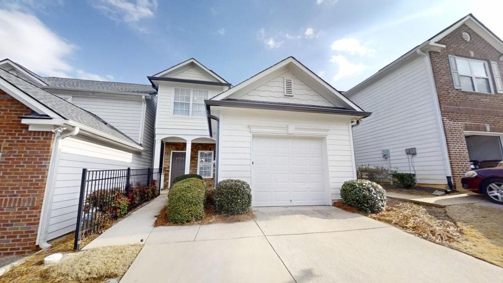3 bedroom, 3 bathroom single family residence sold at 4722 Autumn Rose Trail, Oakwood, GA 30566