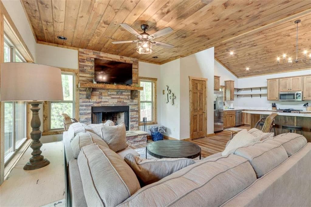 487 Hillsdale Drive, Ellijay, GA 30540 — most recent listing photo
