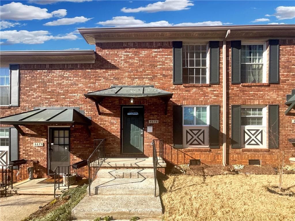 5676 Kingsport Drive 4, Atlanta, GA 30342 — most recent listing photo