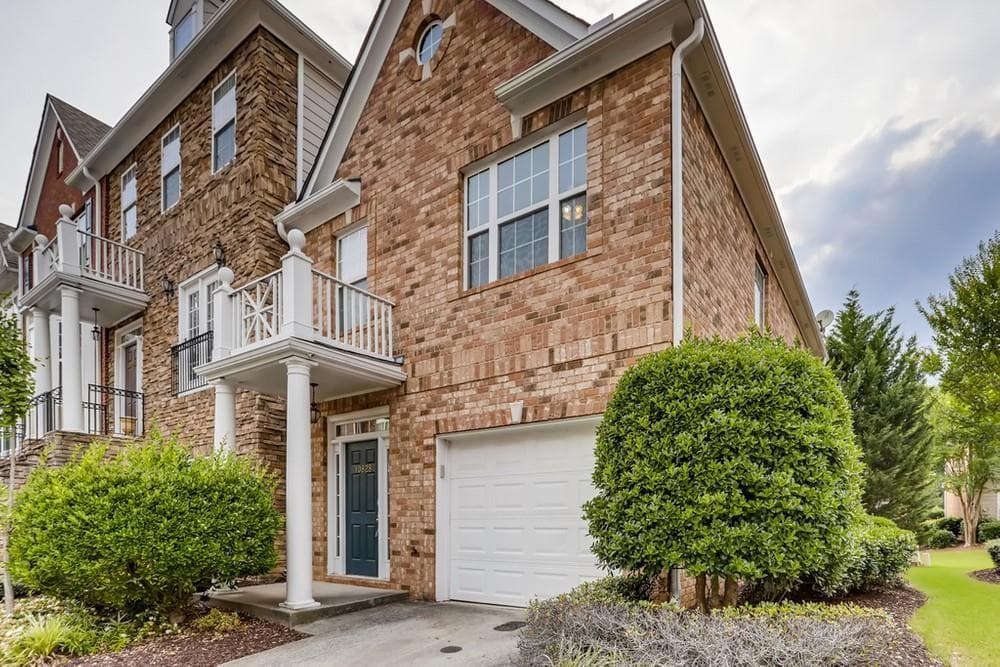 3 bedroom, 3 bathroom townhouse sold at 10828 Yorkwood Street, Johns Creek, GA 30097