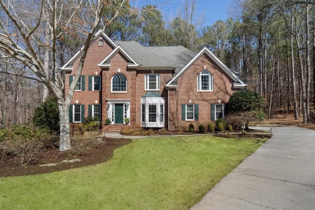 5 bedroom, 4 bathroom single family residence sold at 655 Amberton Close, Suwanee, GA 30024