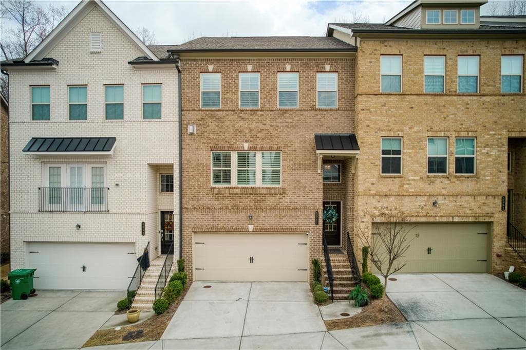 4 bedroom, 4 bathroom townhouse sold at 5047 Chesterfield Lane, Dunwoody, GA 30338