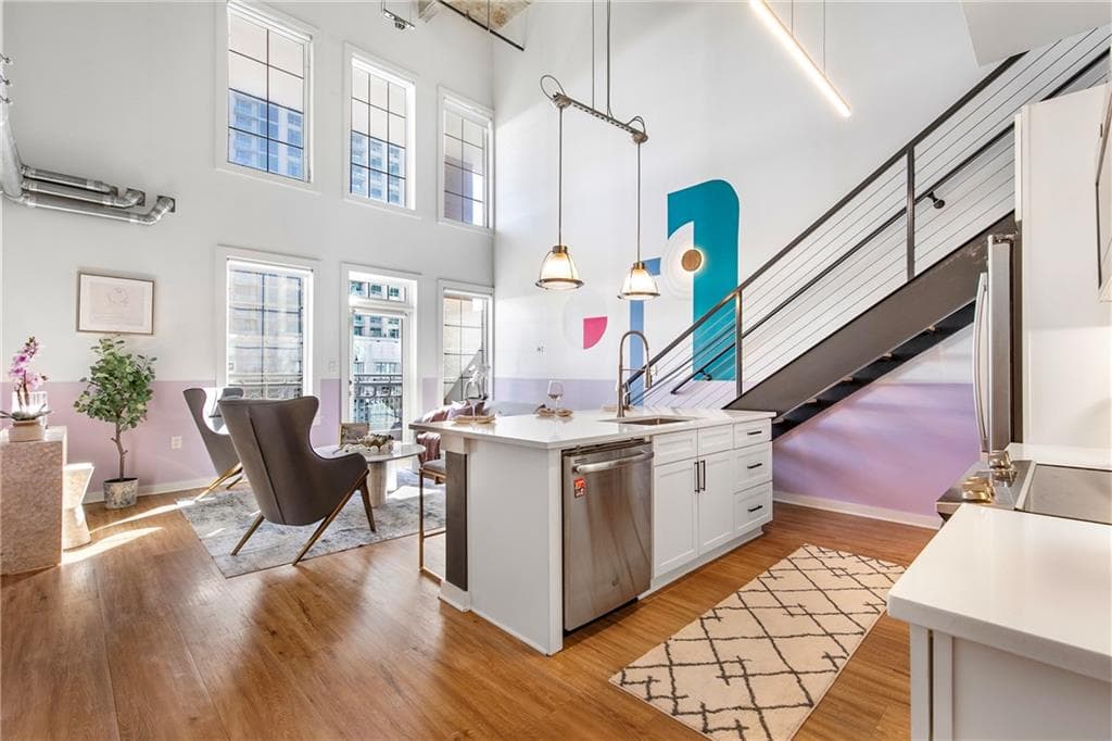 2 bedroom, 2 bathroom, 1,272 sq ft condominium sold at 260 18th Street 10202, Atlanta, GA 30363