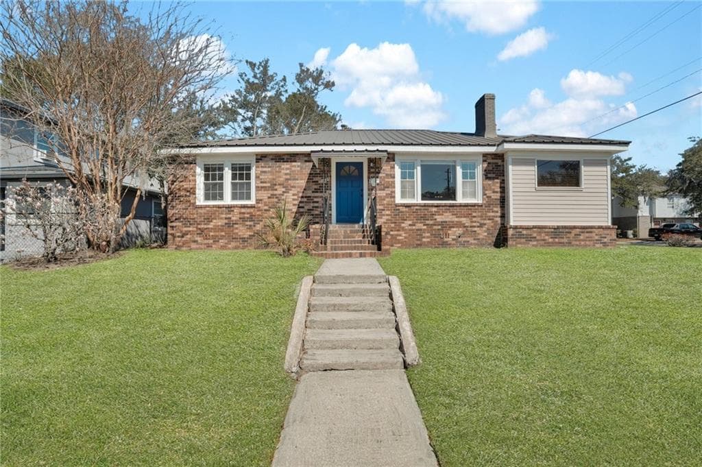 3 bedroom, 2 bathroom single family residence sold at 1336 COLLINS Street, Savannah, GA 31404