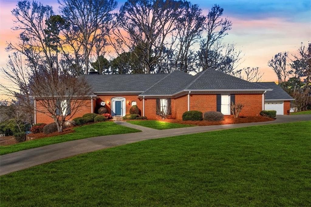 5 bedroom, 4 bathroom single family residence sold at 12195 MOUNTAIN LAUREL Drive, Roswell, GA 30075