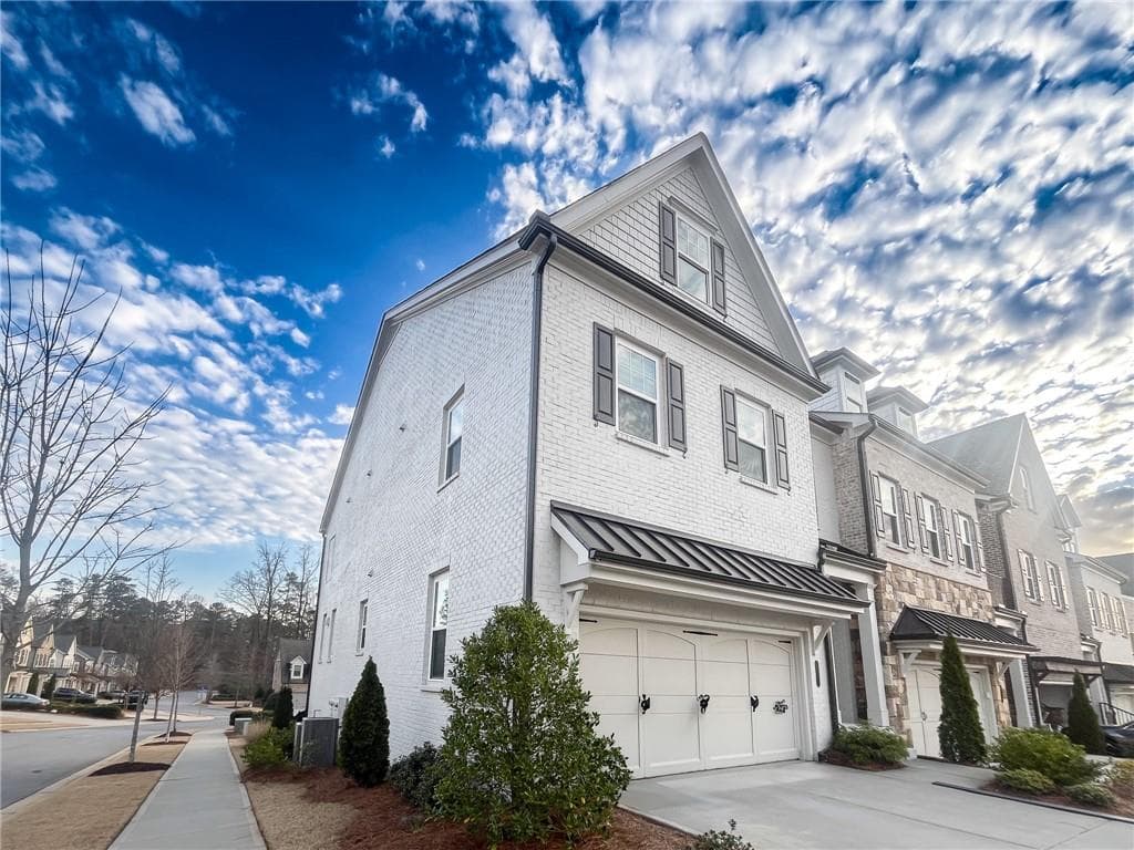 3 bedroom, 4 bathroom townhouse sold at 13 Ganel Lane, Alpharetta, GA 30009