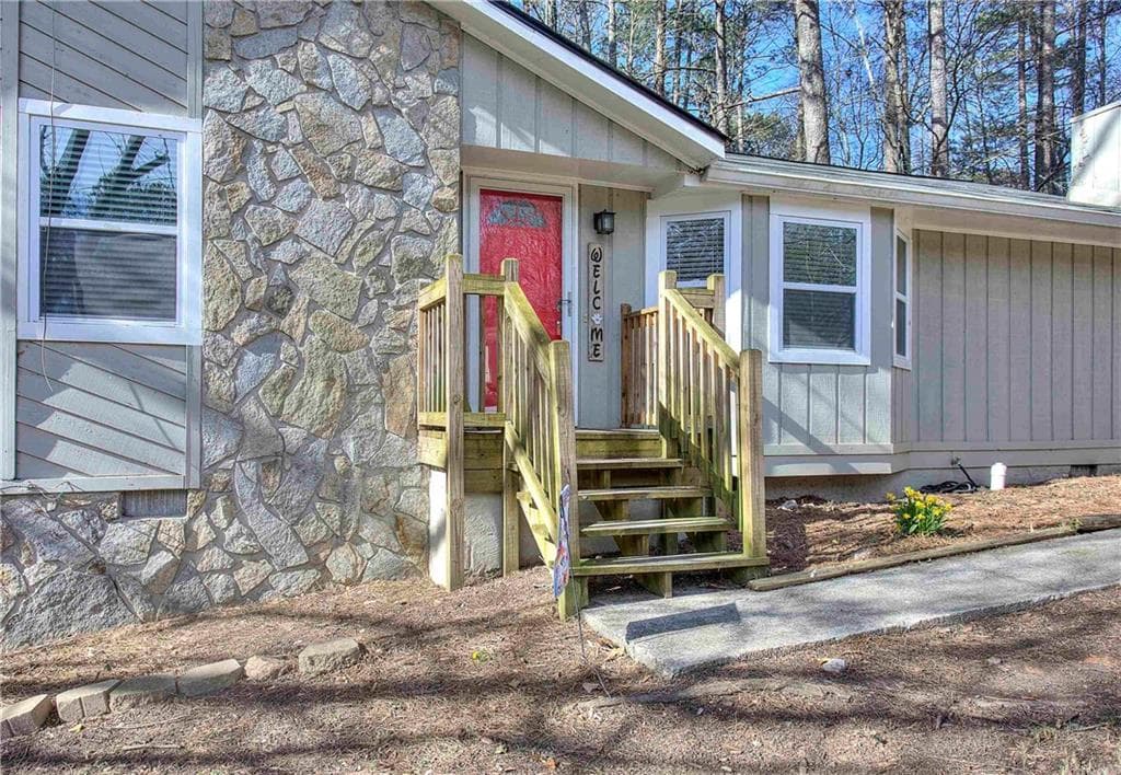 3 bedroom, 2 bathroom single family residence sold at 2493 Cherie Glen Trail, Snellville, GA 30039